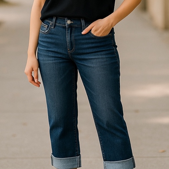 DAISY FUENTES Stretch Denim Capri Jeans Cuffed Mid Rise Rock Wash Blue Women 4 - Picture 1 of 9